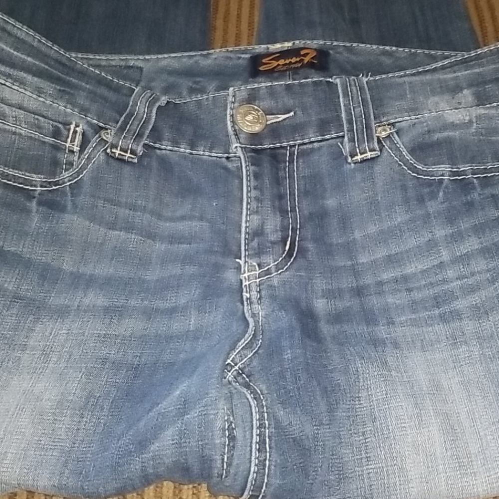 Seven7 capri jeans......super super stylish!